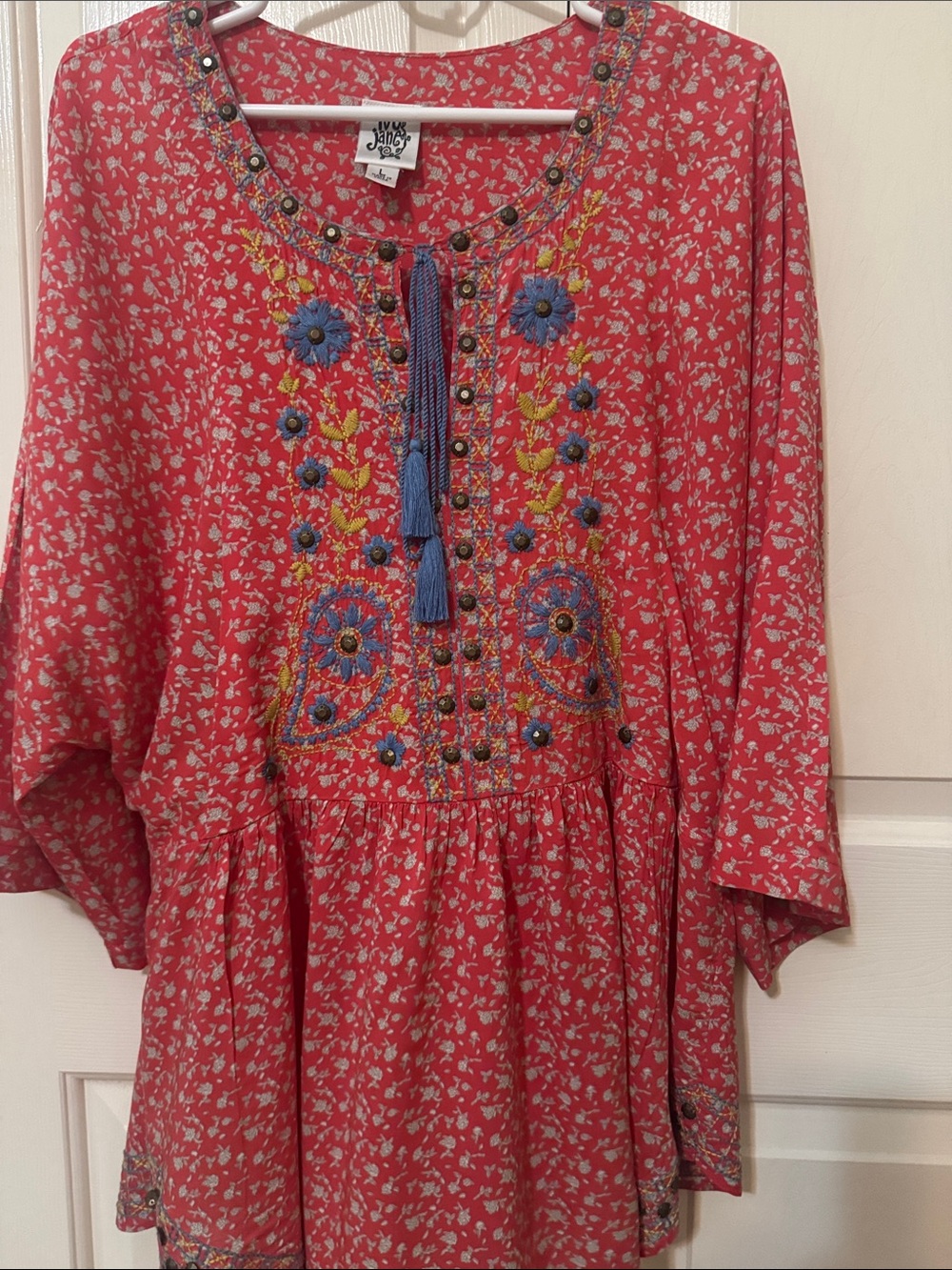 Boho Embroidered Coral Peasant top
Wait 40 in 
Length 32